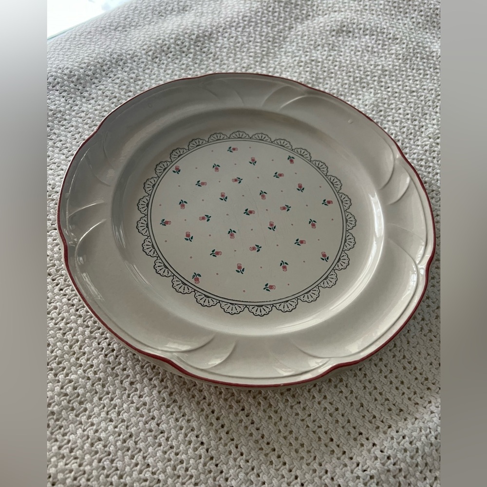 1988 vintage Victoriana floral dinner plate